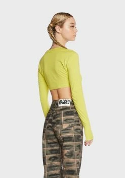 Flash Sale 🔥 The Ragged Priest Tops Alien Cropped Tee 🌟 8 The Ragged Priest Tops Alien Cropped Tee